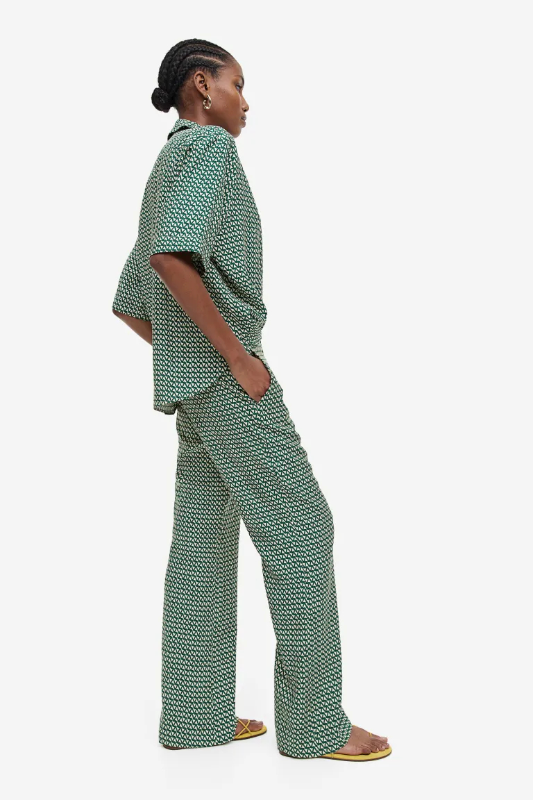 Штани розкльошені для жінки H&amp;M 1155258-006 34 / XS (EU) зелений  80477