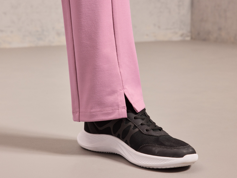 Спортивні штани S  Regular Fit з кишенею для ключів для жінки Crivit 434776 бузковий 87152